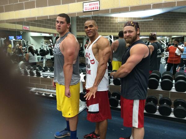 Gettin right for the summer! #gymflow #teamwolfepack #herbalife24 #personaltrainer #triceps #biceps #shredded