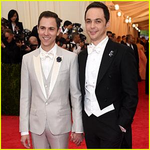 CouplesGay's tweet photo. Jim Parsons &amp; Todd Spiewak <33 http://t.co/AcJhgeyEZc