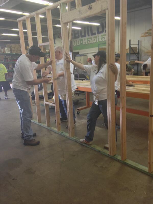 HoustonHabitat's tweet photo. A BIG thanks to @ConstellationEG and their #ExelonVolunteers 4 all your hard work & support today on our #wallbuild! http://t.co/QBxk8G4m5B