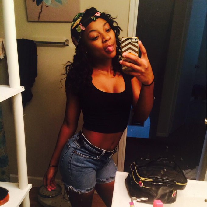 Watch Marie 👑's leaked NSFW photo on TwXstars