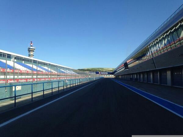 Franmx96's tweet photo. Pues este año toca celebrar mis 18 cumpleaños en Jerez!! Mañana salimos temprano para el CAV con la R6 y la escuela http://t.co/iUiZUNdSjf