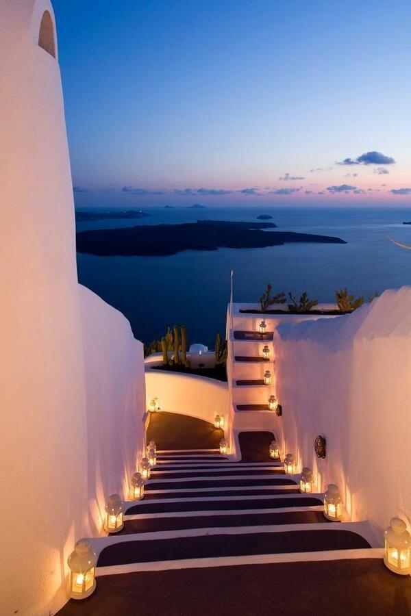 NaturPictures's tweet photo. Santorini http://t.co/iDcnK5kl0g