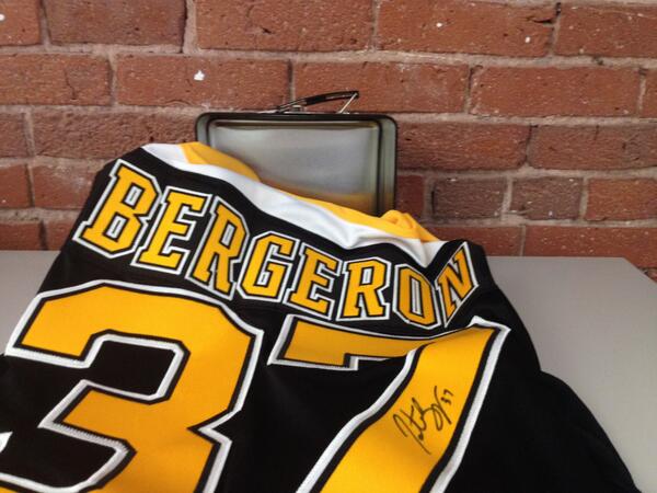 NHLBruins's tweet image. UNLOCKED: RT this for the chance to win a #NHL15Bergeron signed jersey. 1 winner. And of course, lunchbox included.