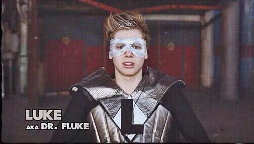 fallingscherer's tweet photo. Rt if you're a Fluke girl 😊 #5sosthelosttapesfollowparty http://t.co/beP91ujFp9