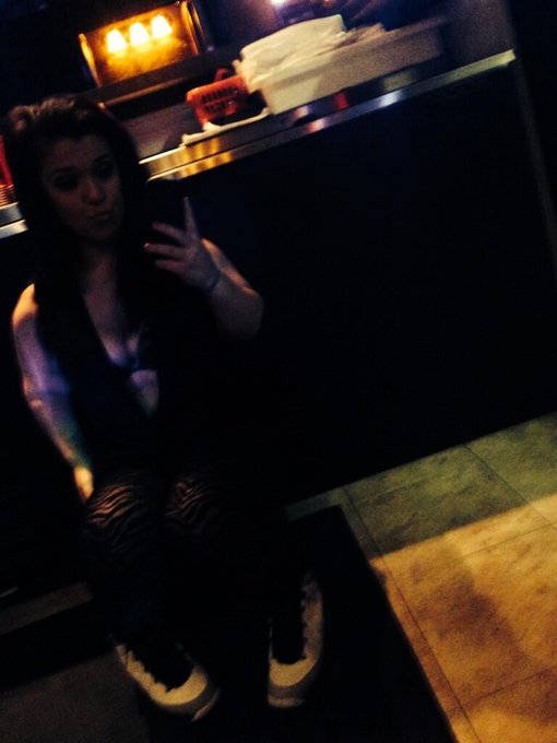 Who wana come visit me at work today http://t.co/7lnylCglGH<a href="/tag/squad"class="tags"><span>#squad</span></a><a href="/tag/datass"class="tags"><span>#datass</span></a>