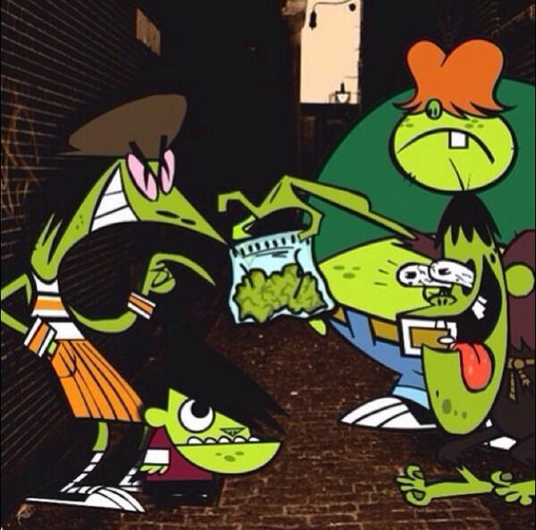 BeYourselfNotMe's tweet image. The first niggas to move that dope...