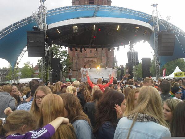 JanBouwma1's tweet photo. Efkes in sfeer foto. #hemels # Leeuwarden http://t.co/b9vfrjTGHZ