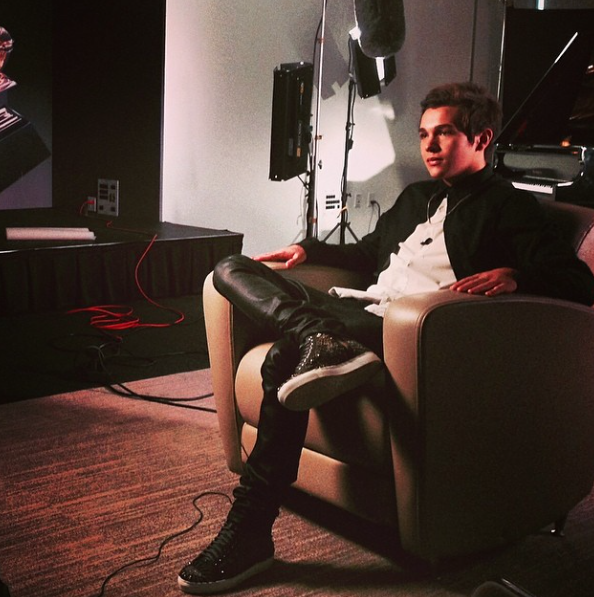 AustinMahone's tweet photo. ustream in 45 min!! http://t.co/p58bHx7Cbn http://t.co/wCTXq0ERks