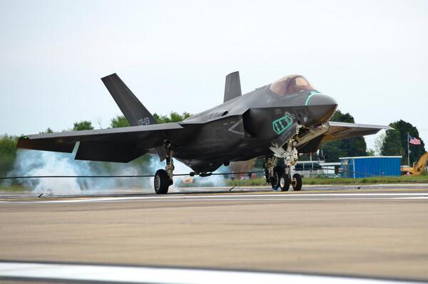 thef35's tweet image. The #F35 achieved 3 major flight milestones in the same day. Find out more: bit.ly/1o25h4t #AvGeeks