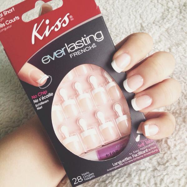 GabyManzo's tweet image. Loving the @KissProducts nails that came in my @InfluensterVox  #SpringVoxBox #everlastingFrench
