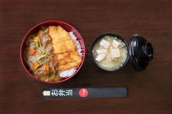 What's your idea for lunch? Try Chicken Katsu Curry Don from B-side Wakai! Available at <a href="/bside_cafe/">b-side cafe</a> <a href="/MezzoStore/">Mezzo</a> GF