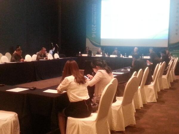 아세안 공동체와 동아시아 협력 회의 중