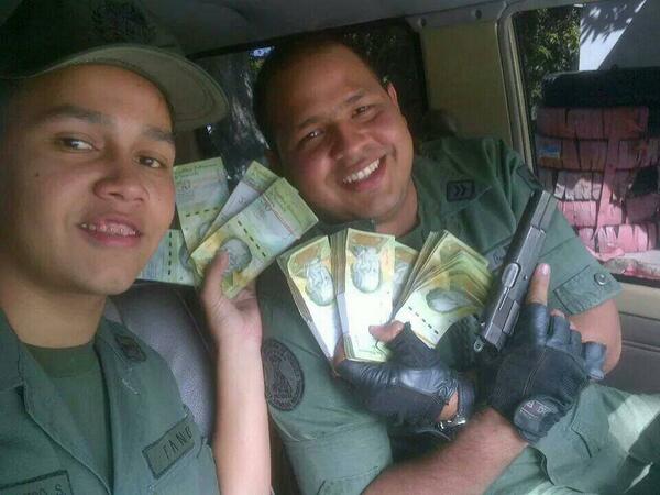 luiferondon's tweet image. ¿Y ELLOS ESTAN PASANDO HAMBRE? NO LO CREOOOO!! #29M #ConcluMAGNICIDIO2 #ProtestaSigueSegundaFase