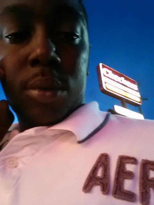 RashadG1985's tweet photo. At One my favorite spots to grab some food. Just finish washing my bitch,.now time to eat http://t.co/XtpPN6htFx