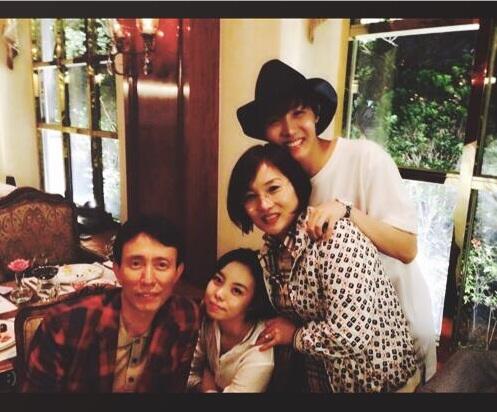 [Picture] J-Hope & Family [140530]