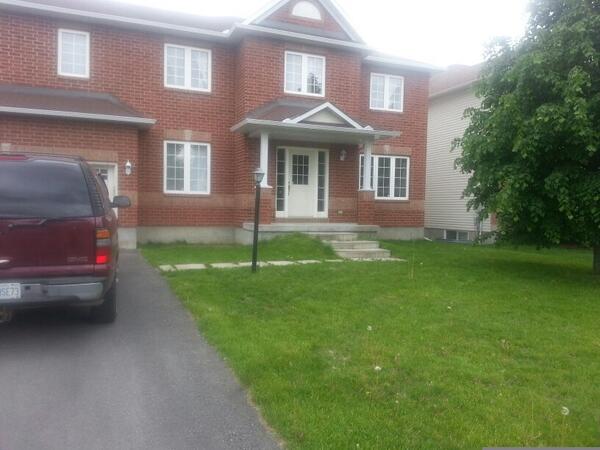 Fix_It_2Sell_It's tweet photo. Lots of work needed to create some curb appeal. Lets get to work! http://t.co/0OCRFMmDQM
