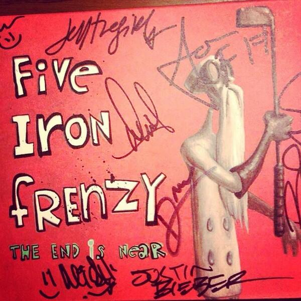 fiveironfrenzy's tweet image. Only about 4 HOURS left to enter to win: fiveironfrenzy.com/signed-the-end…