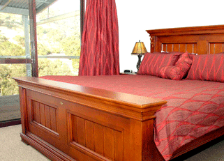 ElmCottageTumut's tweet photo. Why rough it? Luxurious furniture and fittings at Elm Cottage..... http://t.co/ASjNew4KKD