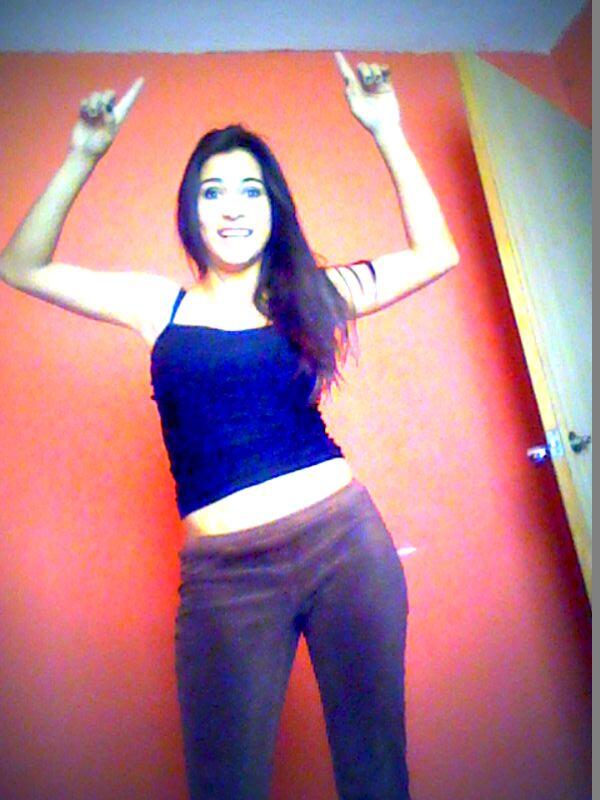 JenniferSlz's tweet photo. Levante la mano los que vamos a la Chula!! o/ JAJAJA #VoyaBailar #Unrato #SacarEstres! http://t.co/kcSY7Ju8YK