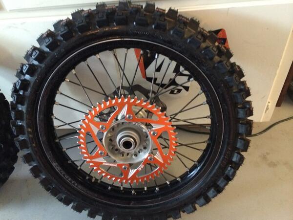 luc429's tweet photo. Brutal but did it all myself #bloodyknuckles #MX52 http://t.co/QH6ygaKS61