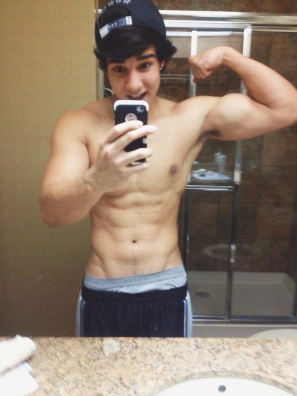 nickpallauf's tweet photo. Retweet for a Follow/DM! 😘😁 http://t.co/qvIY2dQd4D