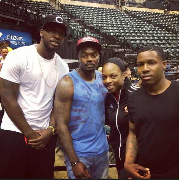 djsauce_317's tweet photo. Thanks 😜 RT @McCray4: My crew came and showed me love in Indy... #crewlove 💚 @DJCash24 @onenight_only @djsauce_317 http://t.co/kS4EpypRmh