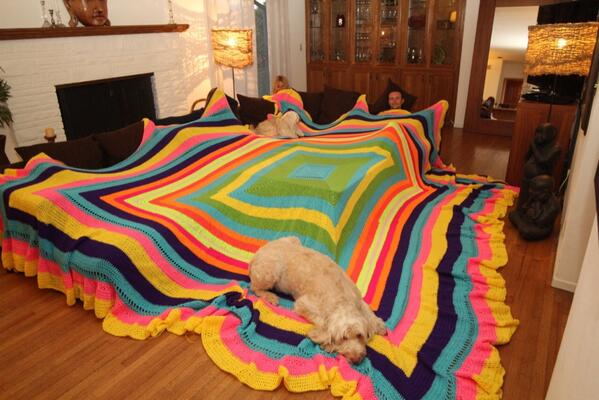Yarnbombs's tweet photo. Wrkg on my attempt to set the Guinness Record for Largest #Crocheted Square. Currently 17x17. 1.5 hrs to go across. http://t.co/PCtzPhsh7f
