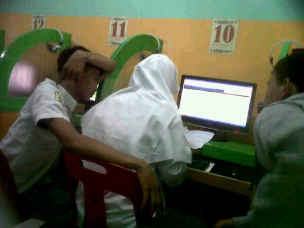 ReykaP's tweet photo. Ngawani org ini ni ceritanya !!  (with Latul, Hasbih &amp; Bogan) http://t.co/ENgtN0g2zV