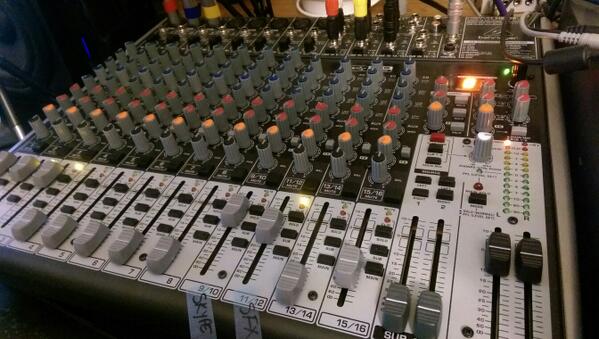 jd_sutter's tweet photo. Here's my mixer @MikeRussellDJ and @izabelarussell . The BEHRINGER Xenyx X2222USB #HelloMRC http://t.co/bfQYzgBW3b