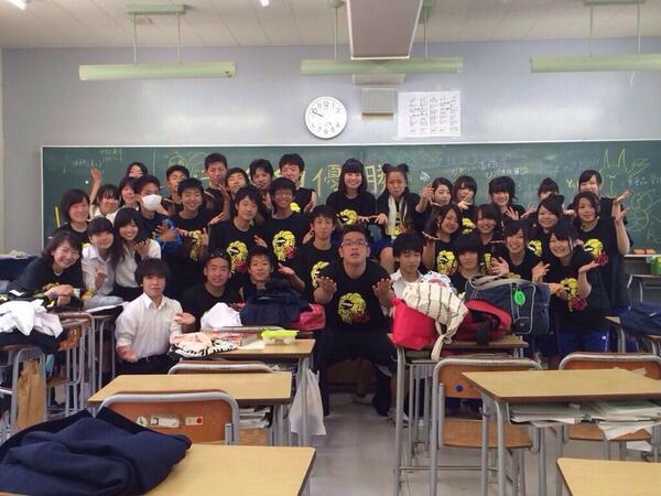 fksw24's tweet photo. てにほーって3年連続体育祭優勝してるらしいね http://t.co/LcOPHkTvNe