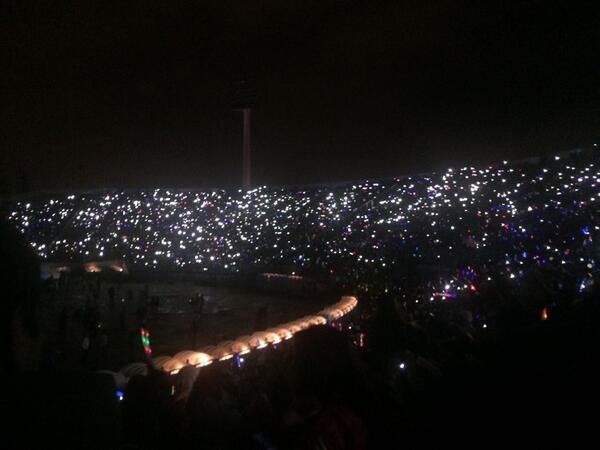 iHarryween's tweet photo. EXTRAÑO TANTO ESE DÍA CTM :( #OneMonthOneDirectionInChile http://t.co/TiUp8uKwN2