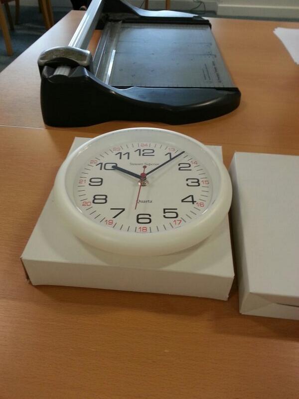 sweaty_stuff's tweet photo. New Clocks - tick (tock) http://t.co/WNGfAs06Ee