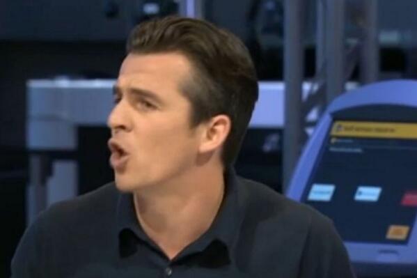 MENnewsdesk's tweet photo. Former City midfielder @Joey7Barton apologises over 'ugly girls' comment on @bbcquestiontime http://t.co/syxjFr3JEx http://t.co/HuDBd48ByI