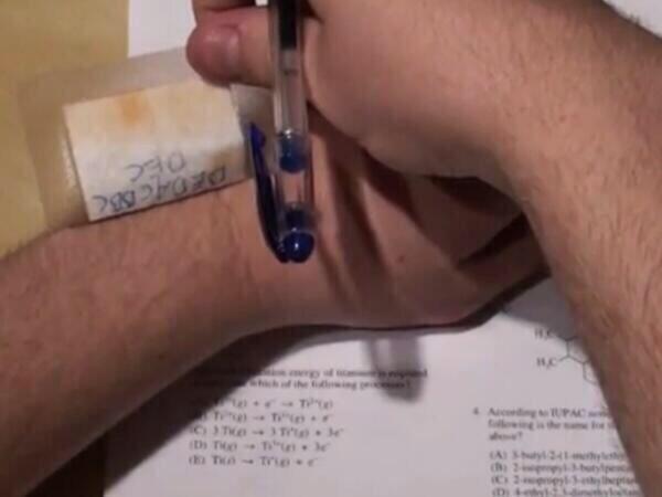 BestHackss's tweet photo. It's only cheating when you don't get caught... 😬 1O of the craziest ways to cheat on a test 👉 http://t.co/clhx2ZaHDc http://t.co/nmfjy8oSF2
