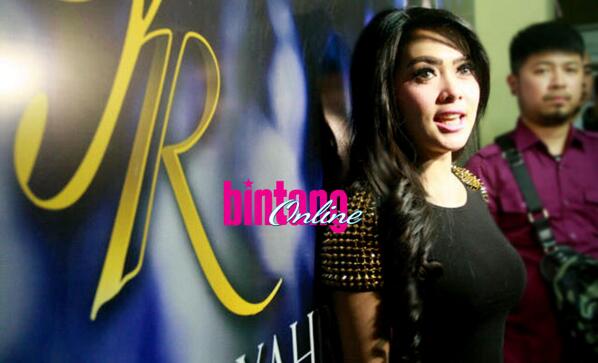 tabloidbintang's tweet photo. Syahrini Launching Gerai Karaokenya yang ke-19 http://t.co/FGKhcdw7WG [Galeri Foto] http://t.co/5VIqzMlhad