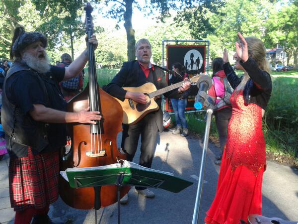 NvdV25's tweet image. Tot het ochtendgloren en daarna ook nog!  @schepertromp houden de sfeer perfect bij de scouts! :)