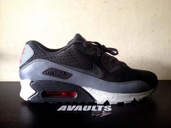 Avaults_store tweet picture