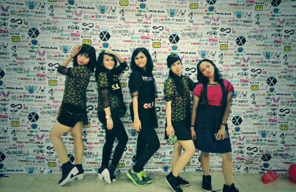 hopeselca's tweet photo. kereeenn ngeeuudd~ RT @4Times_IKC: 4Times ^^ 29 Mei 2014 at IKC ent Showcase. . @ikpopcrew http://t.co/Ke1VoAYwG0