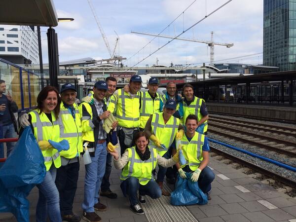 Heel mooi om te zien, tientallen collega's doen mee met Hago Helpt op Utrecht CS #NLSchoon