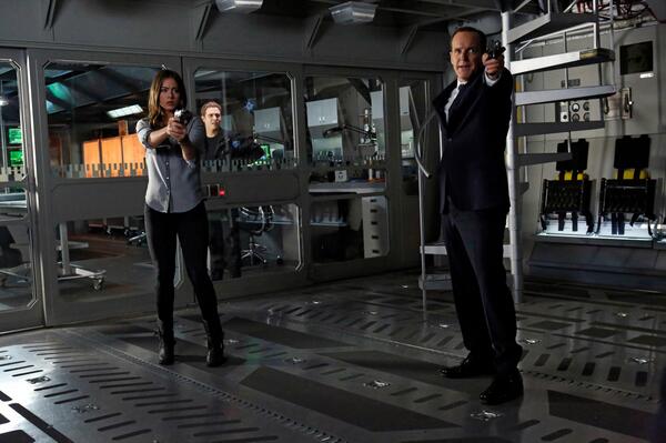 VodafoneTV_es's tweet photo. ¡Hoy a las 22:20 en @foxtves un nuevo episodio de #MarvelAgentesdeSHIELD! Queda poco para el final de temporada... http://t.co/nTbI793ian