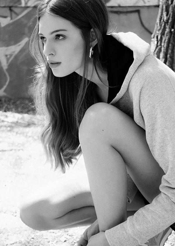 Endurece muslos y glúteos, quema calorías, relaja (mucho)... Todo lo bueno que tiene el #pádel
bit.ly/1iyeSfC