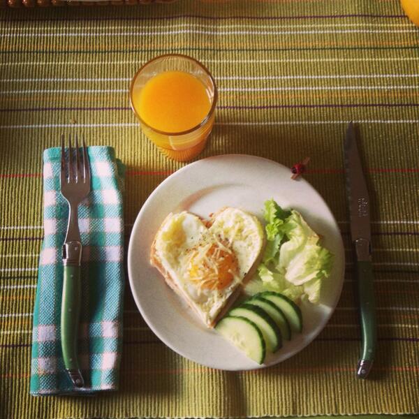 BMagique's tweet photo. Croque Madame a la parisienne. Egg shapper @UrbanOutfitters http://t.co/U7oQrcSuuW