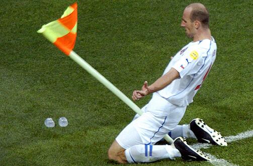 hennoy's tweet photo. Fotballforbundet nekter homohjørneflagg på Ullevaal stadion http://t.co/NbvcKo1rlJ