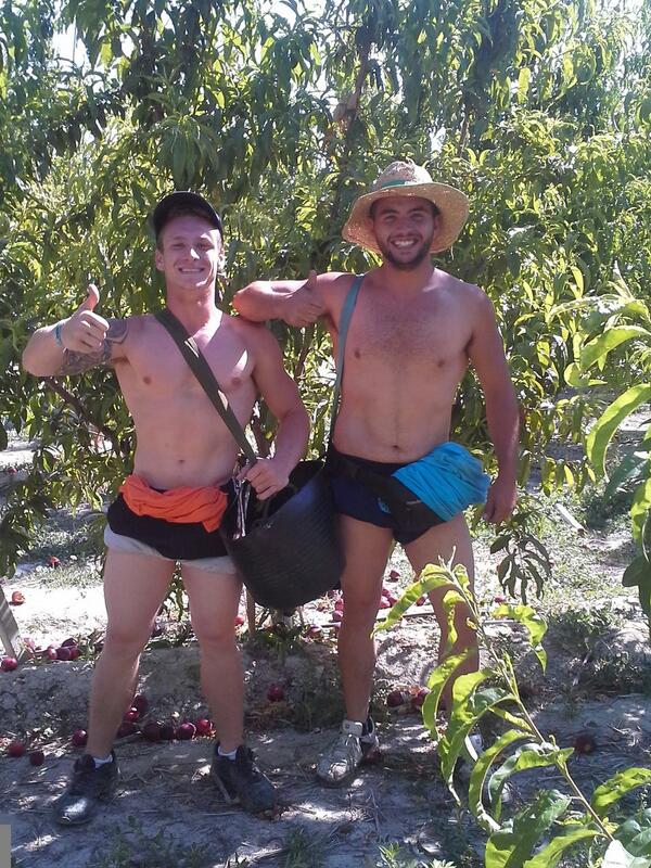 Albertomaju's tweet photo. Aqui con @viitaalii  @alberto_gory  playeando entre la arbolada jajajajajaj http://t.co/iTXMegMldk