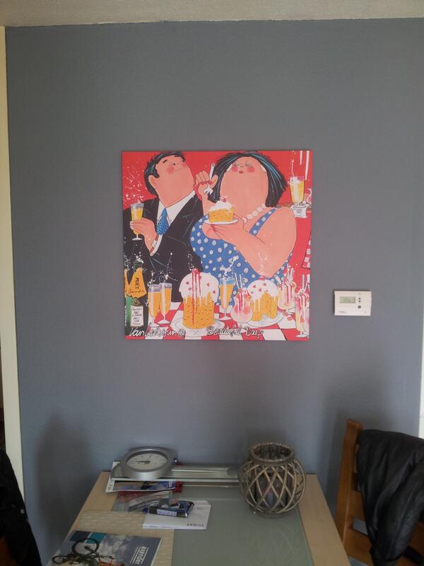 Prijsflits's tweet image. Winnaar Erik heeft zijn schilderij ontvangen. Veel plezier ermee Erik. Je hebt hem een mooi plekje gegeven.