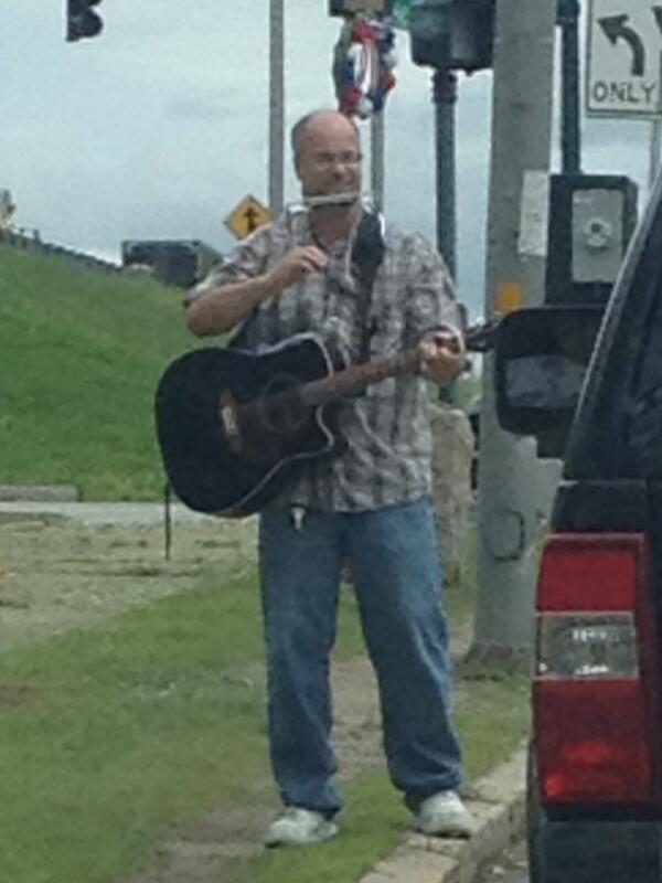 SeanGilfoy's tweet image. At least this guy is working for his money...#worcester #panhandler