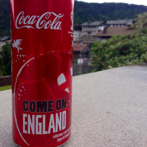 CameramanGraham's tweet image. &apos;Come On England&apos; on a Coke can in Italy - not sure how well that will go down! #samegroup #giroditalia #ANVC