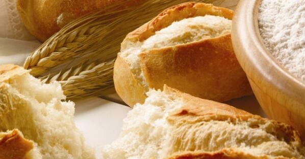 Cosmopolitan_es's tweet photo. ¿Te gusta el #pan? Desmontamos los principales mitos que existen sobre él: http://t.co/4nyArRGPz9 http://t.co/oMJP5Xu49B