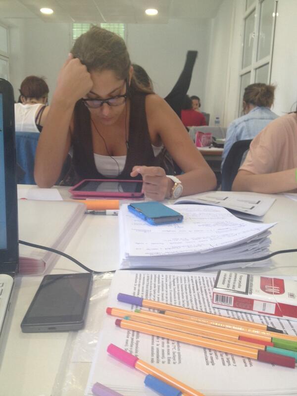 3Coral's tweet photo. "@isabelCO92: Cada uno estudia como quiere!!!! Jajajajaja @mcrisv @3Coral http://t.co/DIga6oTrMk"