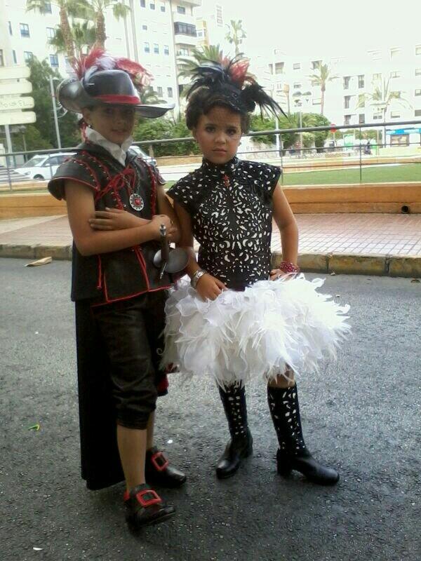 PintorSorolla's tweet photo. Esta tarde no os  perdáis el desfile infantil.Alvaro y Sofía disfrutad de vuestro día. @EstudiantesElda @MorosdeElda http://t.co/8ejVP2AgAm